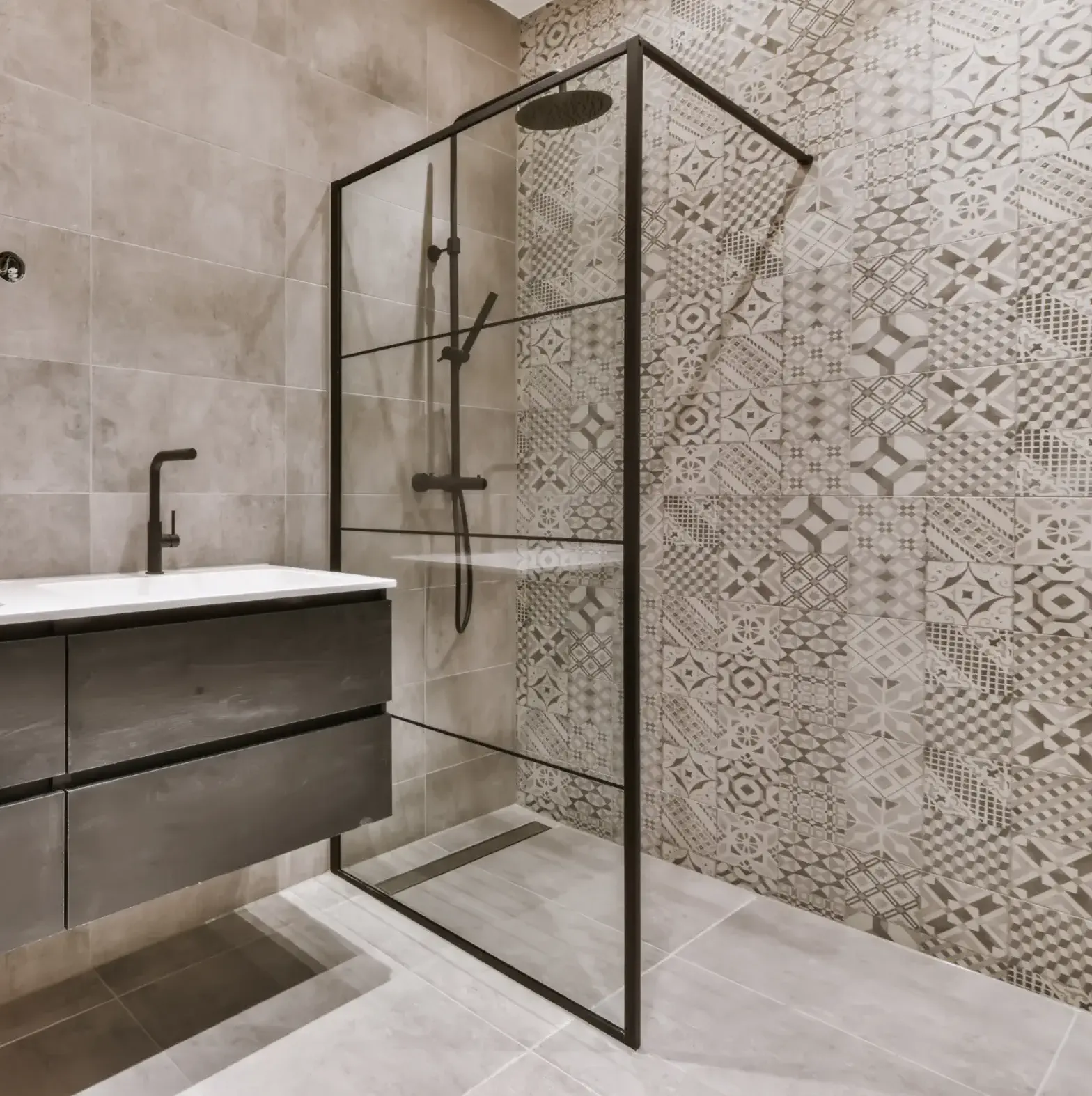 perete-sticla-dus-walk-in-instalare-profesionala